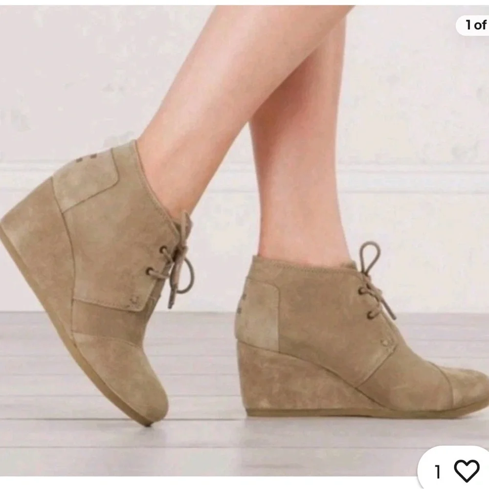 Toms Tan Desert Suede Ankle Wedge Lace up Booties size 9